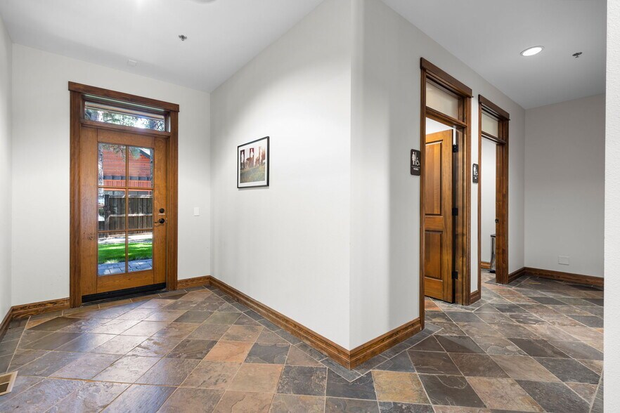 More Photos Of 750 Buckaroo Trl, Sisters Office For Sale