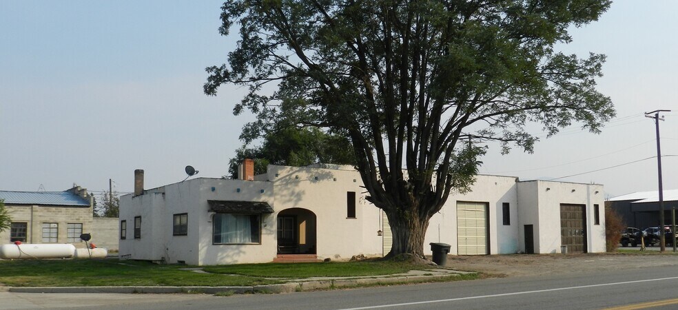 More Photos Of 104 Challis St, Salmon Warehouse For Sale