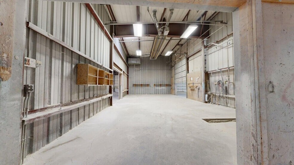 More Photos Of 119 S Washington Ave, Laurel Manufacturing For Sale