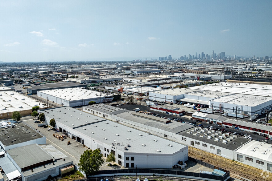 More Photos Of 5500-5510 S Soto St, Vernon Warehouse For Sale