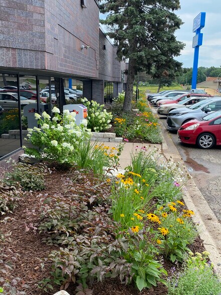 More Photos Of 425 Etna St, Saint Paul Light Manufacturing For Lease