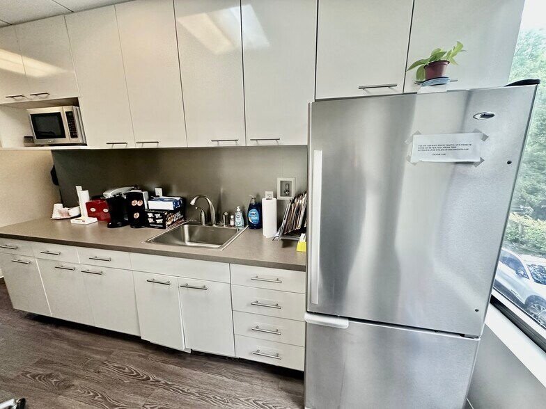 More Photos Of 81 Holly Hill Ln, Greenwich Office For Lease