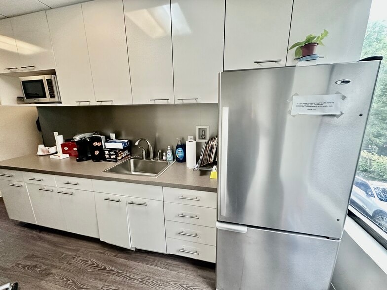More Photos Of 81 Holly Hill Ln, Greenwich Office For Lease