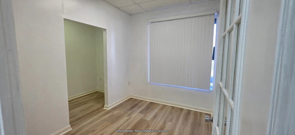 More Photos Of 7810 Kingspointe Pky, Orlando Warehouse For Lease