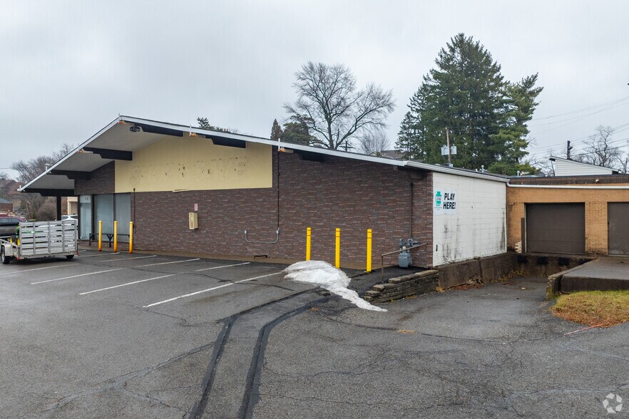 More Photos Of 631-649 Old Clairton Rd, Pittsburgh Storefront For Lease