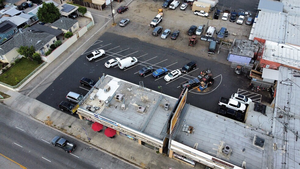 More Photos Of 19300-19306 Vanowen St, Reseda Storefront For Lease