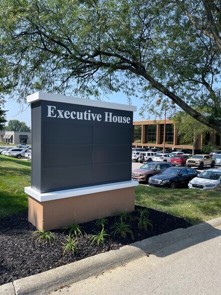 More Photos Of 6797 N High St, Worthington Office For Lease