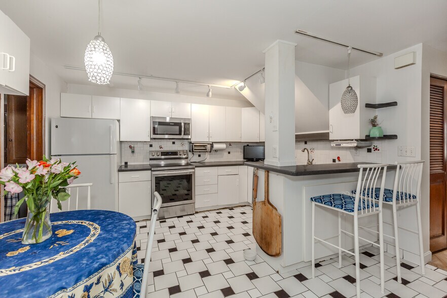 More Photos Of 80 Briarwood Ave, Middletown Apartments For Sale
