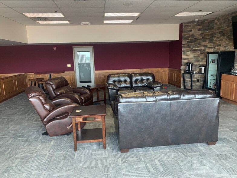 More Photos Of 425 2nd St SE, Cedar Rapids Office For Sale