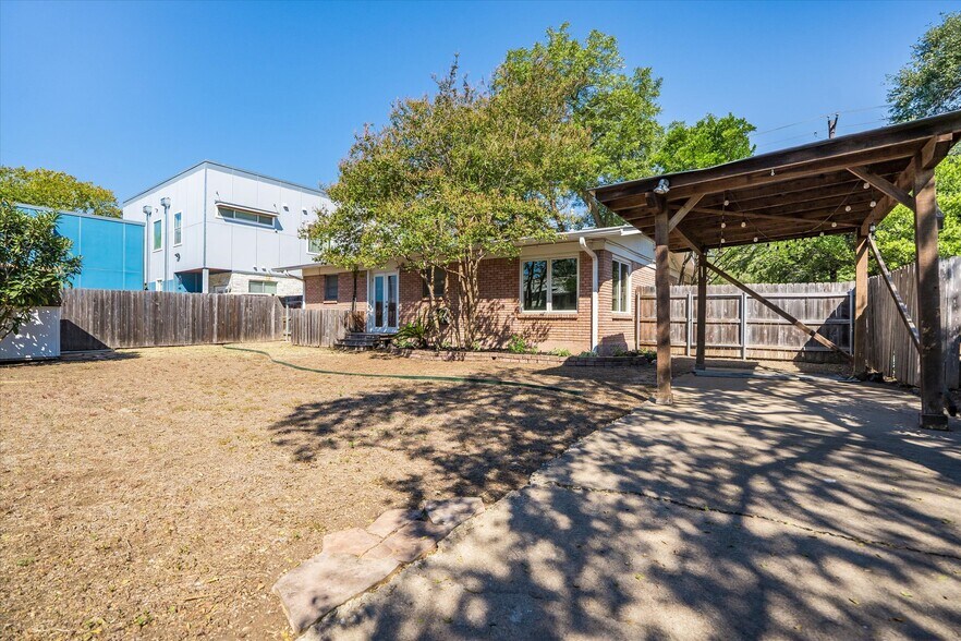 More Photos Of 2117 Shoalmont Dr, Austin Office Residential For Sale