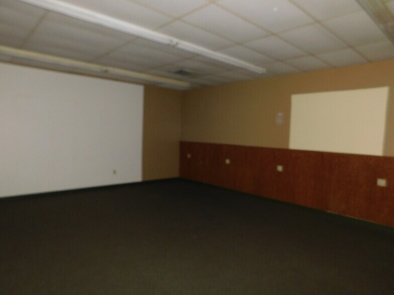 More Photos Of 813 N Lake Parker Ave, Lakeland Freestanding For Lease