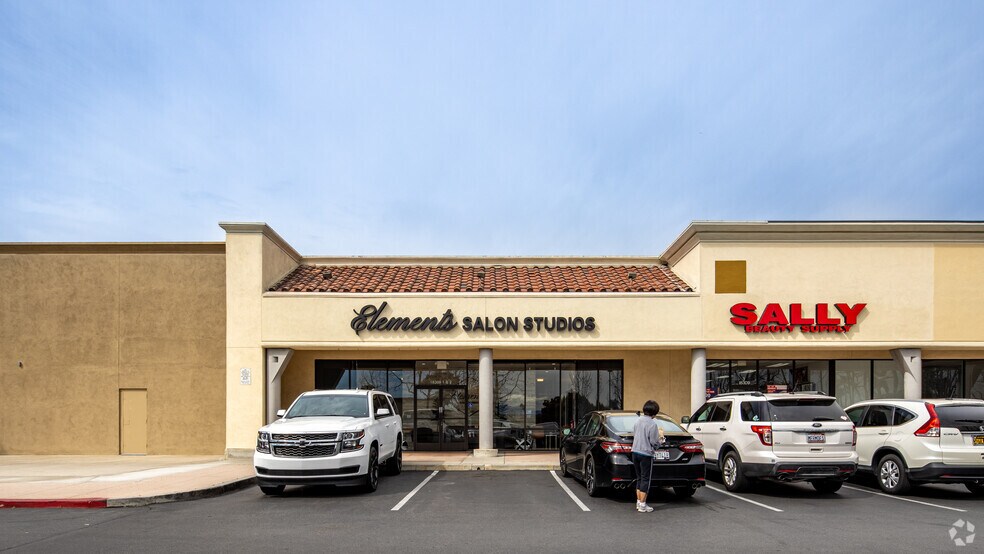 More Photos Of 18279-18517 Brookhurst St, Fountain Valley Unknown For Lease