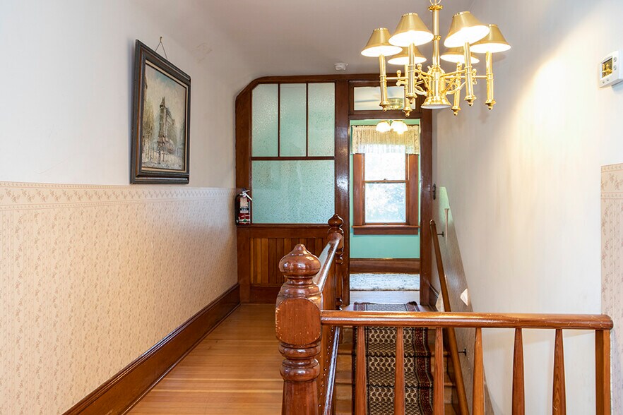More Photos Of 139 SW I St, Grants Pass Specialty For Sale
