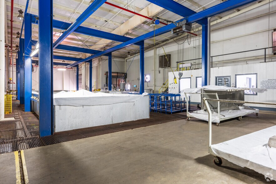 More Photos Of 715 S River Street, Calhoun Warehouse For Lease