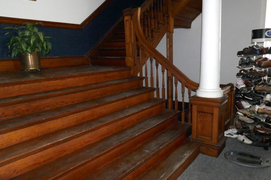 More Photos Of 1601 Main St, Elwood Loft Creative Space For Sale