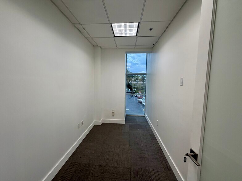 More Photos Of 7500 NW 25th St, Miami Office For Sale