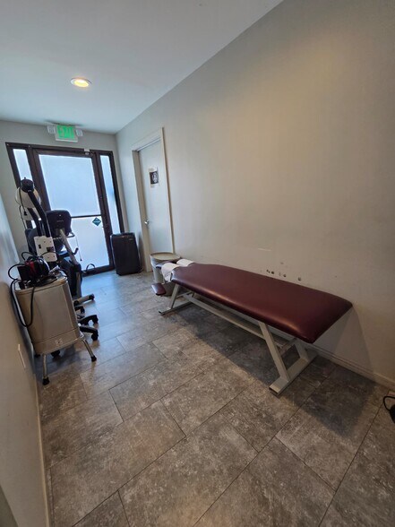 More Photos Of 4219-4221 S Alameda St, Los Angeles Office For Lease