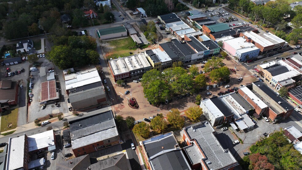 More Photos Of 101 Court Sq, Abbeville Restaurant For Sale
