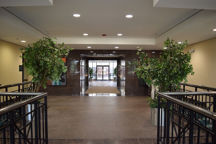 More Photos Of 2000 Powers Ferry Rd SE, Marietta Office For Sale