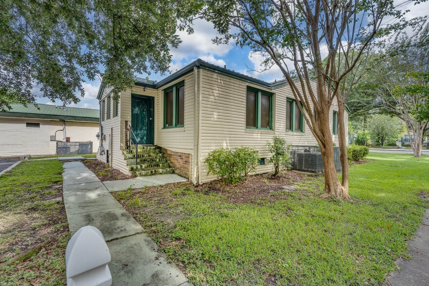 More Photos Of 1401 Spring Hill Ave, Mobile Medical For Sale