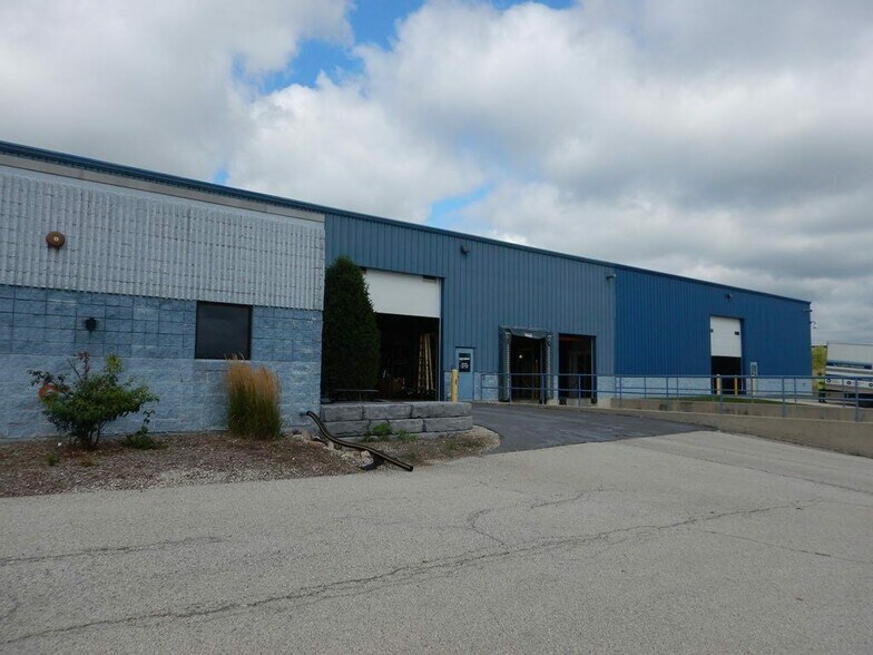 More Photos Of 8624-8626 Hollander Dr, Franksville Warehouse For Sale