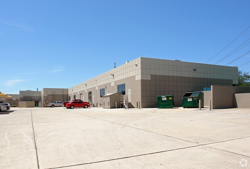 More Photos Of 12500 Network Blvd, San Antonio Flex For Lease