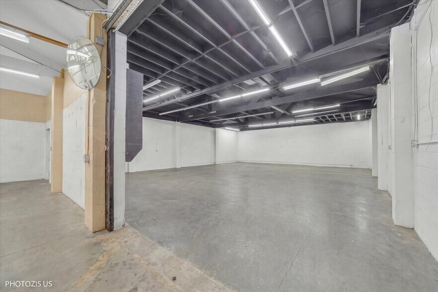 More Photos Of 122 W Northwest Hwy, Barrington Freestanding For Sale