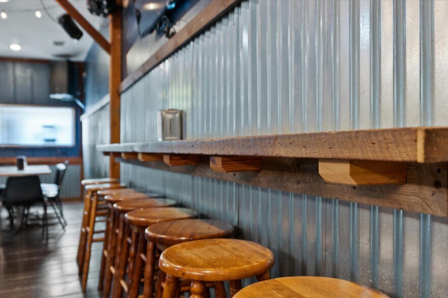 More Photos Of 322 N Pennsylvania Ave, Lawson Bar For Sale