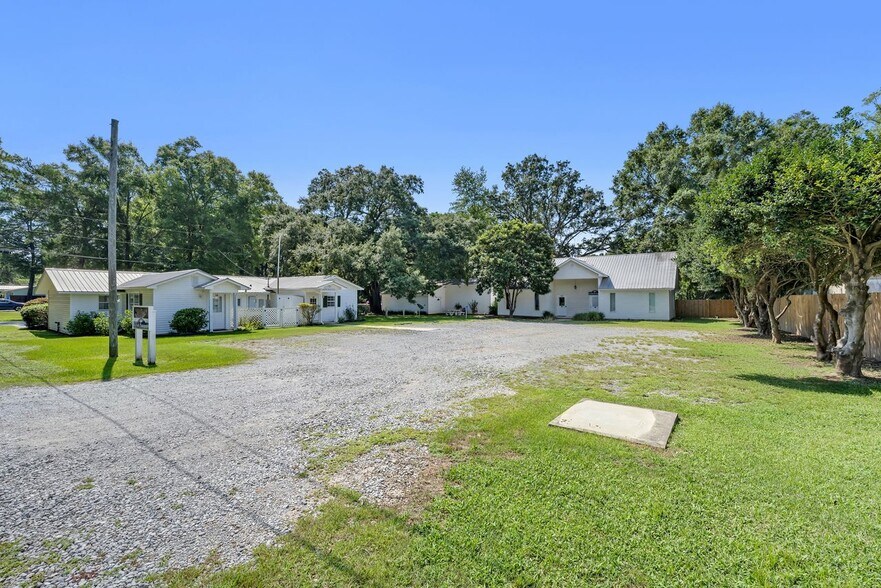 More Photos Of 14794 Camelia St, Magnolia Springs Office For Lease