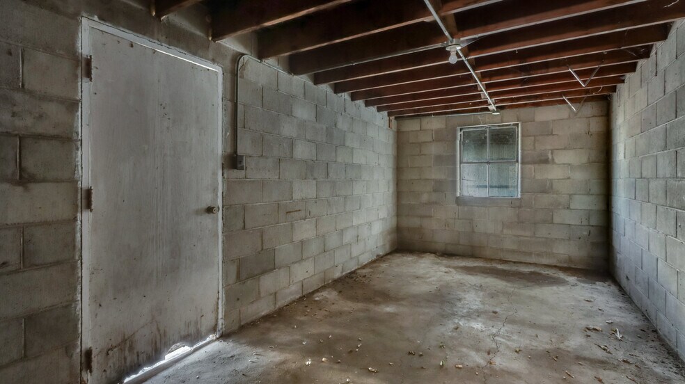 More Photos Of 119 Meadow Hill Dr, Menomonie Auto Repair For Sale