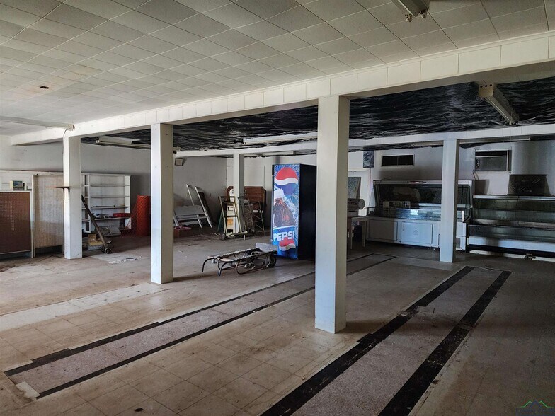 More Photos Of 10542 S Main St, New London Freestanding For Sale