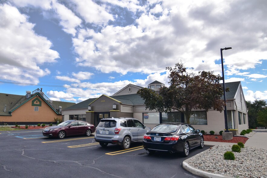More Photos Of 39319 Plymouth Rd, Livonia Office For Sale