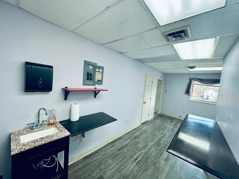 More Photos Of 450 Pearl St, Stoughton Office For Lease