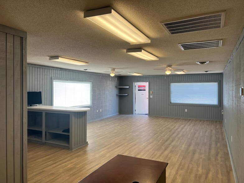 More Photos Of 125 Old Number Six Hwy, Saint Matthews Warehouse For Lease