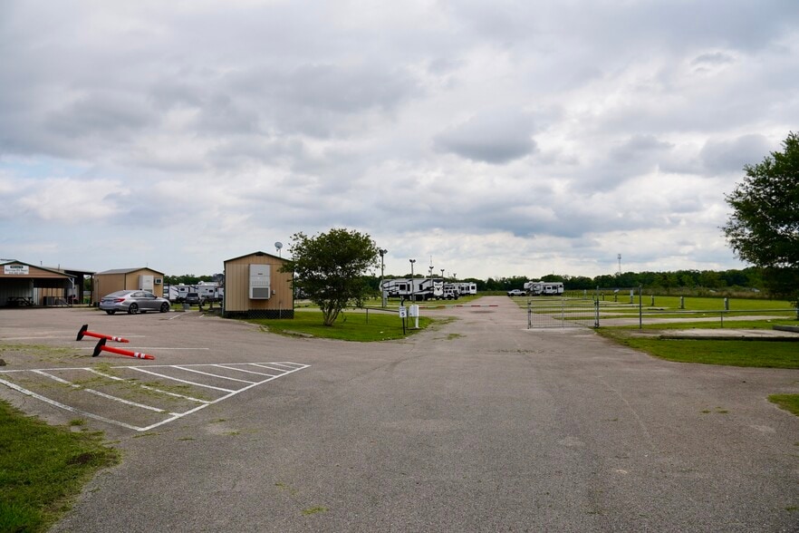 More Photos Of 24313 County Rd 46, Angleton Trailer Camper Park For Sale