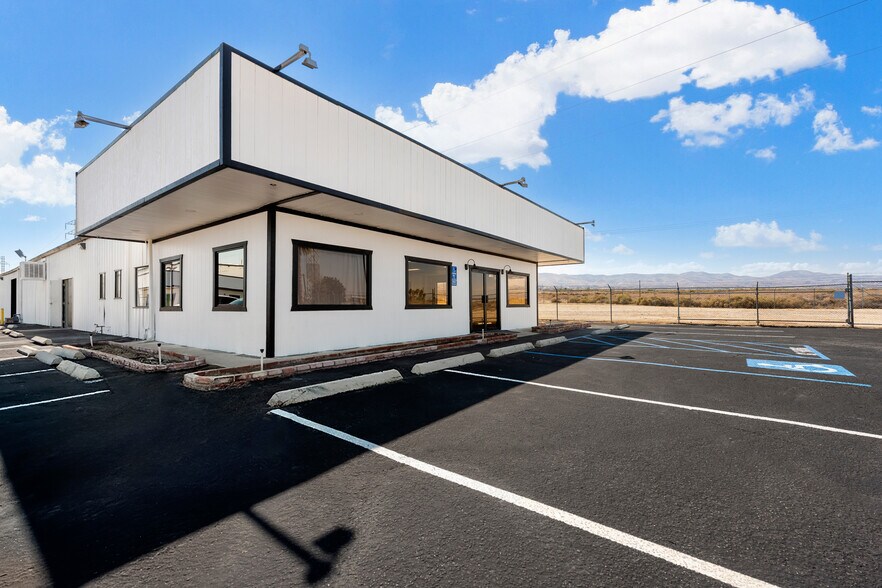 More Photos Of 1589 Kern St, Taft Warehouse For Sale