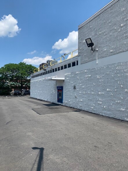 More Photos Of 725 Co Op City Blvd, Bronx Fast Food For Lease