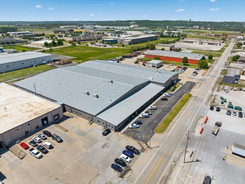 More Photos Of 3211 Nebraska Ave, Council Bluffs Warehouse For Lease