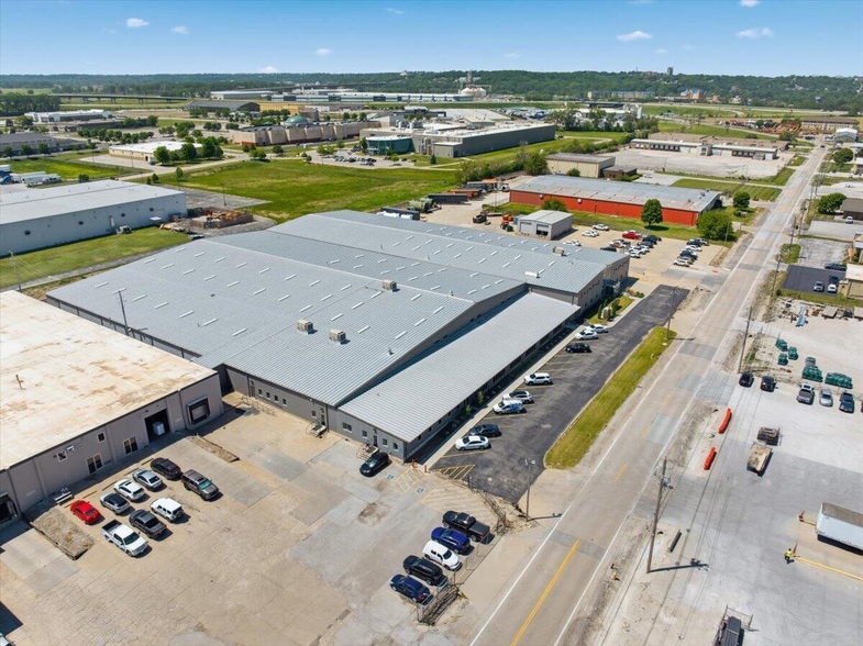 More Photos Of 3211 Nebraska Ave, Council Bluffs Warehouse For Lease