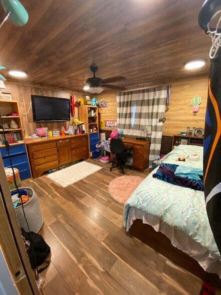 More Photos Of 8051 Ulmerton Rd, Largo Office For Sale