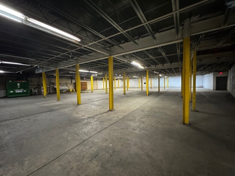 More Photos Of 195 Hudson St, Cornwall-on-Hudson Distribution For Lease