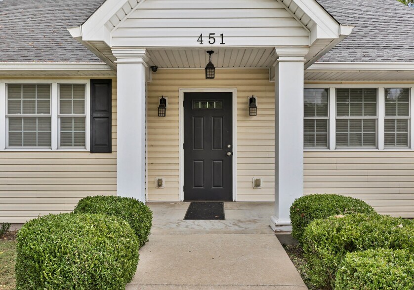 More Photos Of 451 Rossview Rd, Clarksville Office For Sale