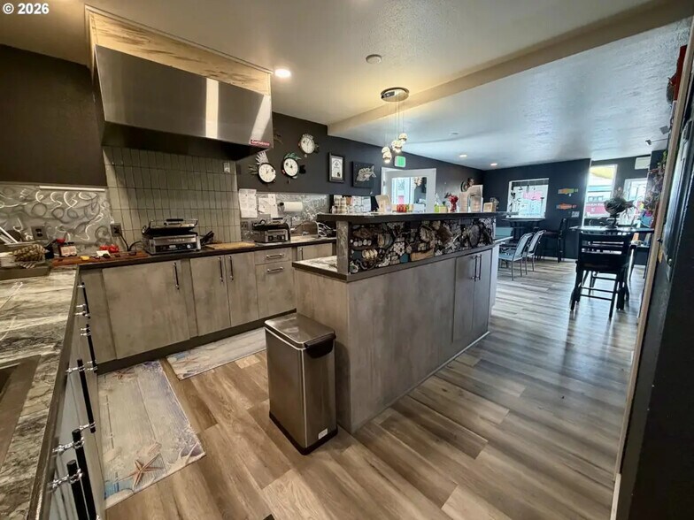 More Photos Of 404 Garibaldi (Hwy 101), Garibaldi General Retail For Sale