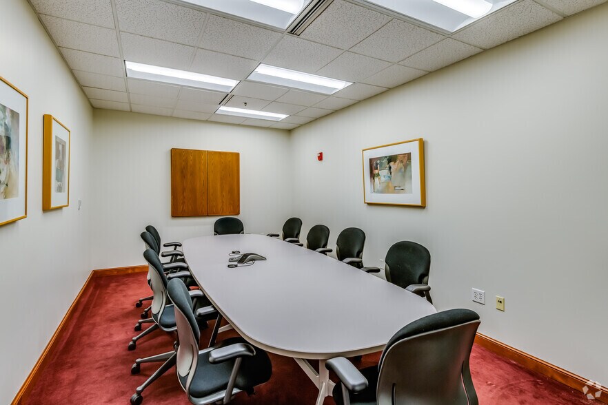 More Photos Of 11800 W Park Pl, Milwaukee Office For Lease