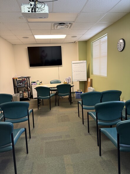 More Photos Of 1400 Westgate Center Dr, Winston-Salem Medical For Lease