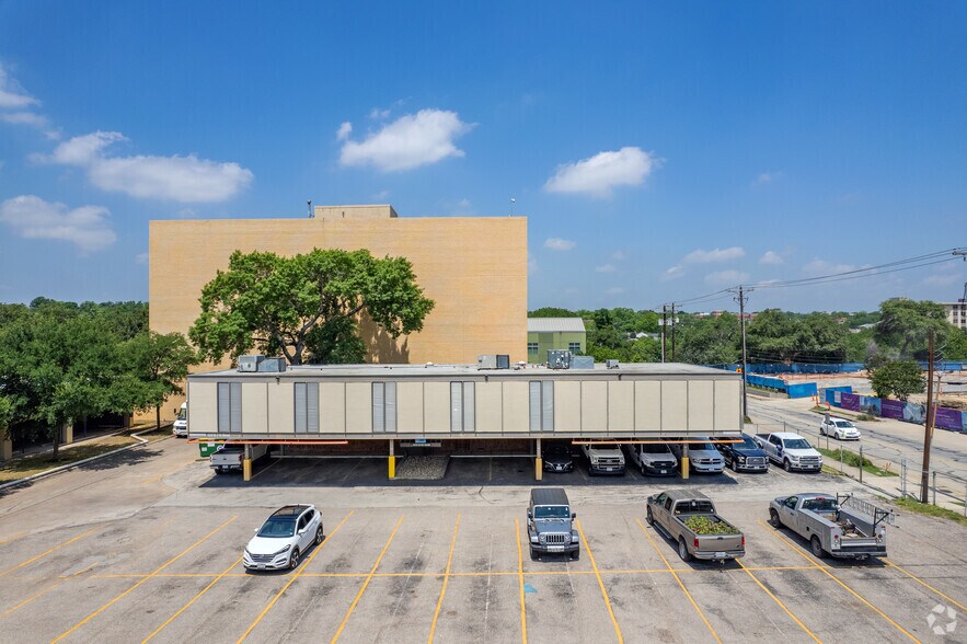More Photos Of 1305 W 34th St, Austin Medical For Lease