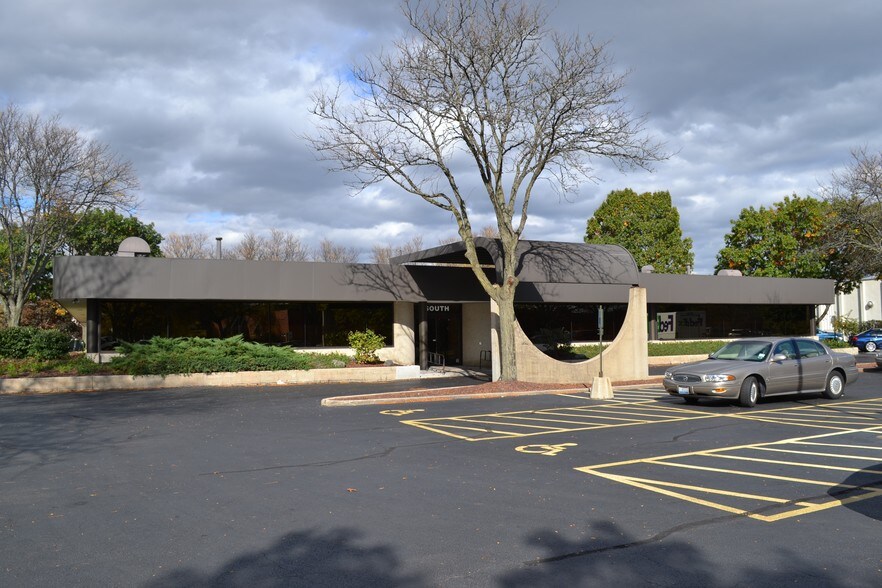 More Photos Of 1425 N McLean Blvd, Elgin Medical For Sale