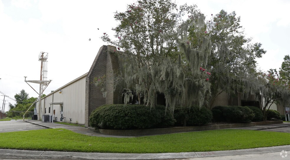 More Photos Of 101 Pailet Ave, Harvey Office For Lease