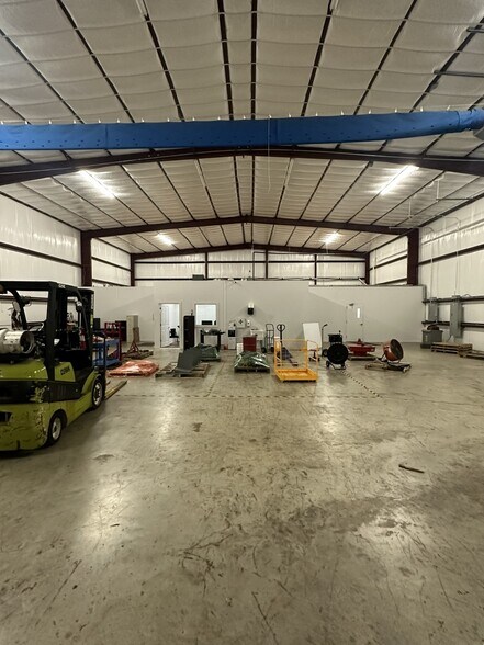 More Photos Of 3001 S Darla Ave, Gonzales Warehouse For Lease