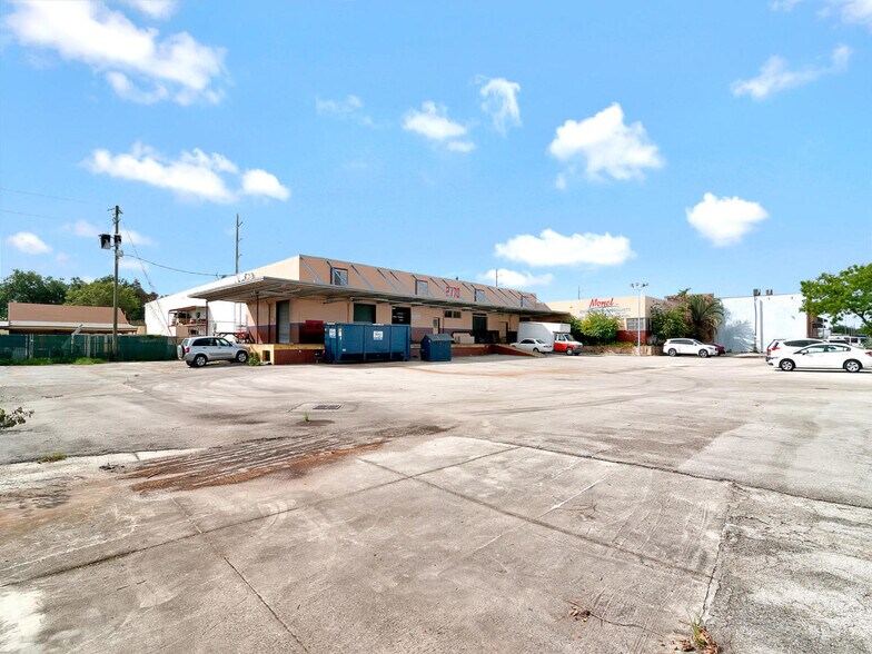 More Photos Of 2770 NW 24th St, Miami Warehouse For Lease